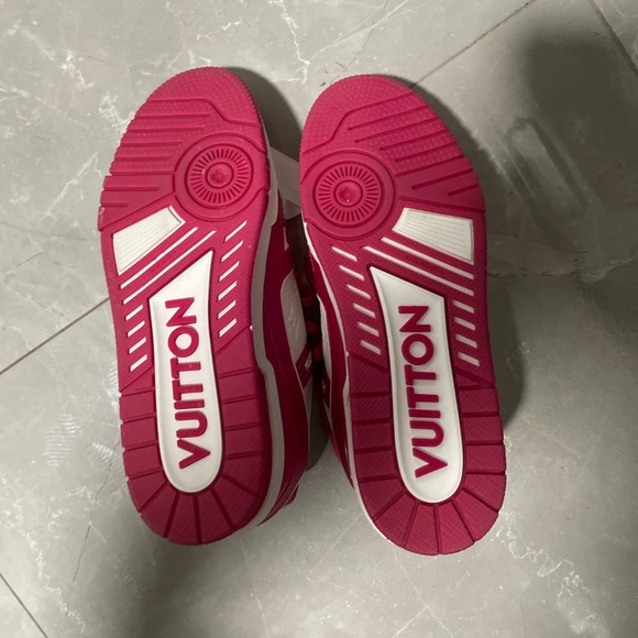 Pink Louis Vuitton sneakers - Picture 2 of 8